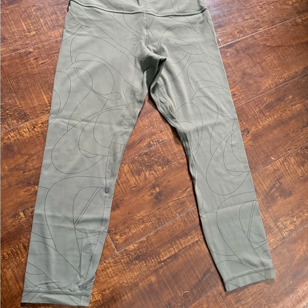 lululemon Align High Rise Crop 23” Scripted Yogo Army Green/Dark Oliv - Picture 1 of 5